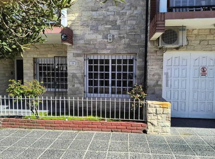 Casa · 250m² · 3 Ambientes · 1 Cochera