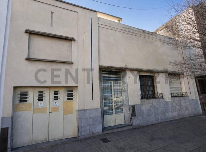 Casa · 235m² · 5 Ambientes · 1 Cochera