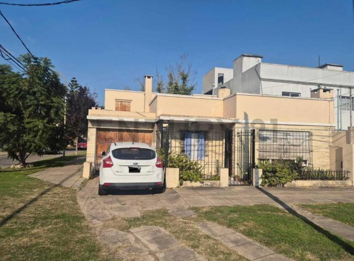 Casa · 169m² · 5 Ambientes · 1 Cochera
