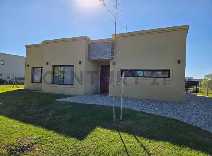 Casa · 184m² · 3 Dormitorios · 1 Cochera