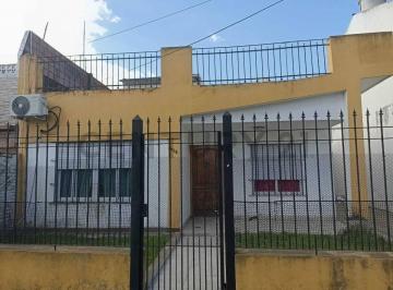 Casa · 128m² · 4 Ambientes · 1 Cochera · Casa 4 Ambientes Apto Crédito Financiación Directa del Dueño Villa de Mayo