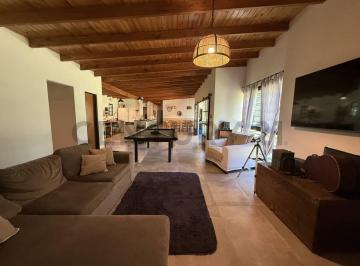 Casa · 240m² · 4 Ambientes · 5 Cocheras · Casa en Estancia Chica. 1,6 Hectáreas, Pileta, Parque y Quincho