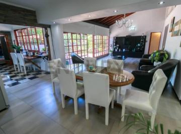 Casa · 380m² · 5 Ambientes · 5 Cocheras · Casas en Venta en Villa Elisa, 4 Dorm. con Pileta