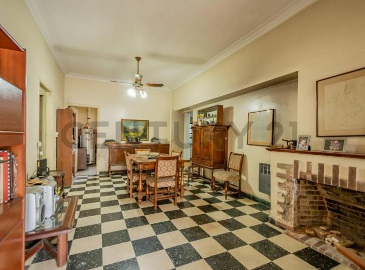 Casa · 147m² · 5 Ambientes · 2 Cocheras
