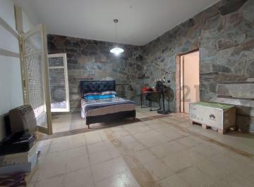 Casa · 134m² · 6 Ambientes · Venta Casa 5 Ambientes con Patio y Pileta B° Güemes