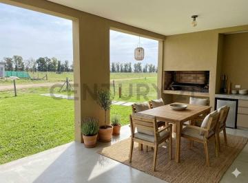 Casa · 170m² · 4 Ambientes · 1 Cochera · Venta Casa 4 Ambientes con Parque | Barrio Norte - Tres Pinos, General Rodríguez