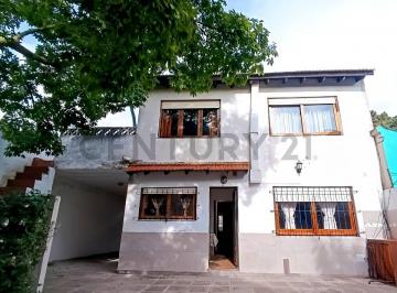 Casa · 160m² · 5 Ambientes · 3 Cocheras · Casa en Venta 5 Ambientes en San Bernardo Cochera y Gas Natural