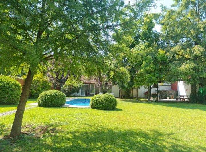 Casa · 150m² · 4 Ambientes · 5 Cocheras