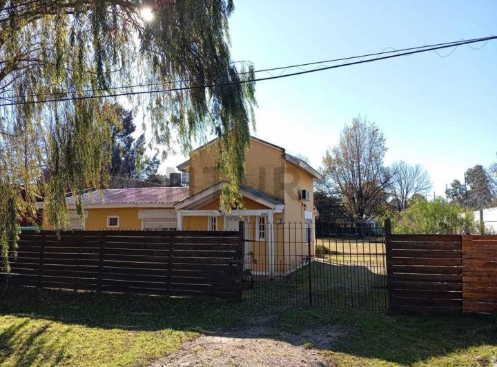 Casa · 80m² · 4 Ambientes · 3 Cocheras