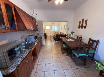 Casa · 118m² · 5 Ambientes · Venta PH Tolosa 3 Dorm.