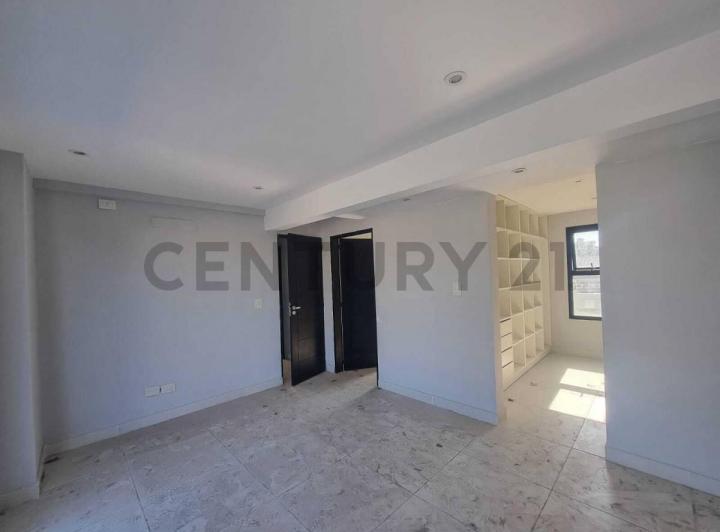 Casa · 400m² · 4 Ambientes · 3 Cocheras