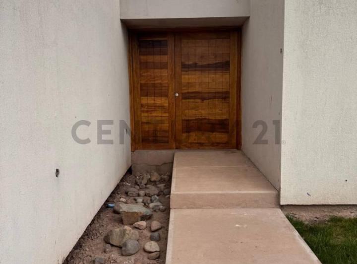 Casa · 200m² · 4 Ambientes · 2 Cocheras