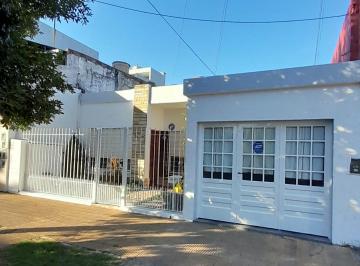 Casa · 150m² · 3 Ambientes · 1 Cochera · Venta - Permuta Casa 3 Ambientes en Villa Luzuriaga