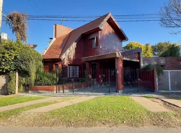 Casa · 152m² · 10 Ambientes · 1 Cochera