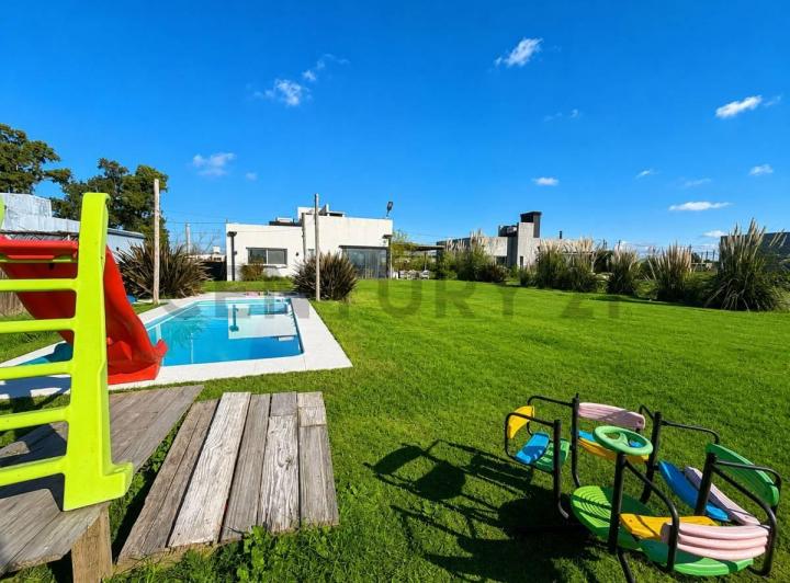 Casa · 116m² · 4 Ambientes · 4 Cocheras