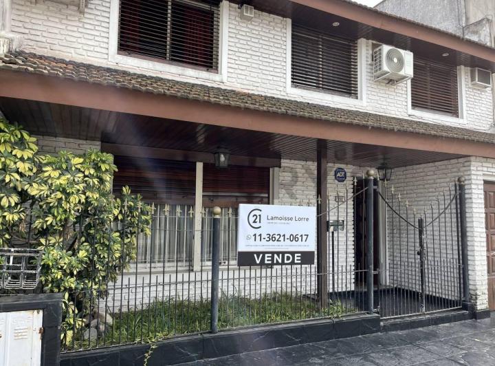 Casa · 153m² · 4 Ambientes · 1 Cochera
