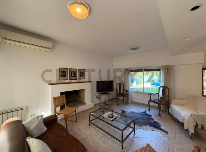 Casa · 190m² · 4 Ambientes · 3 Cocheras