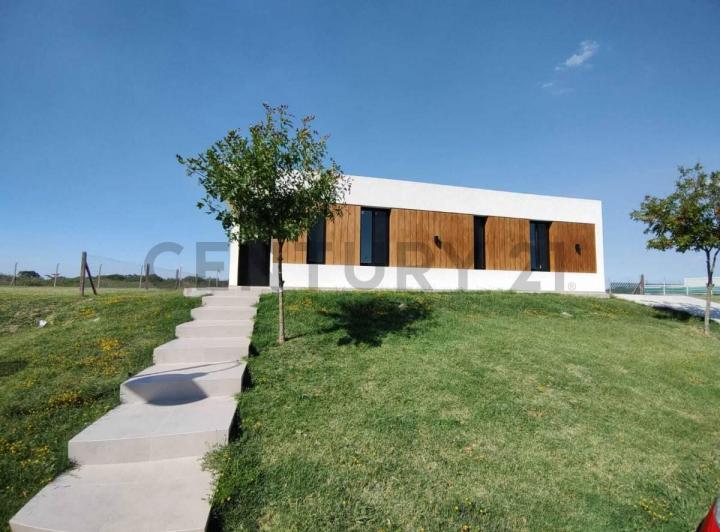 Casa · 160m² · 4 Ambientes · 4 Cocheras