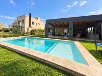 Casa · 122m² · 4 Ambientes · 4 Cocheras · Casa - Santa Ines
