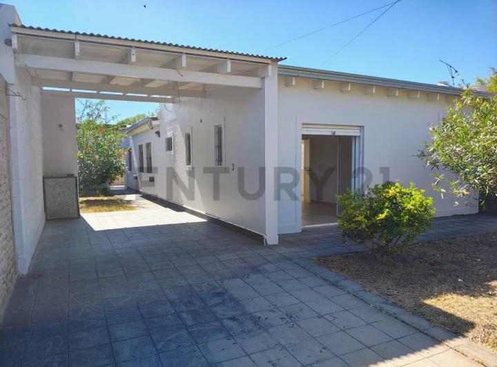 Casa · 144m² · 4 Ambientes · 2 Cocheras