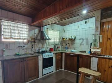 Casa · 135m² · 4 Ambientes · 2 Cocheras · Casa en Esquina 3 Dorm. + 2 Cocheras | Patio y Parrilla | 135 y 524