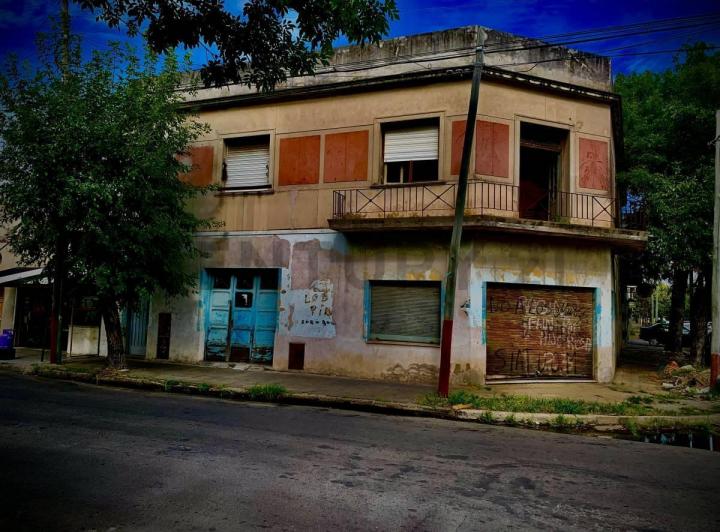 Casa · 380m² · 6 Ambientes · 2 Cocheras