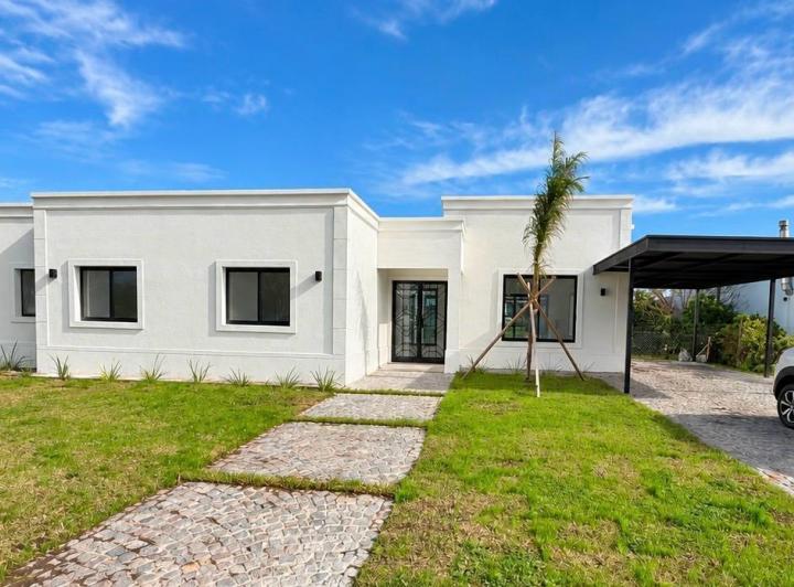 Casa · 180m² · 6 Ambientes · 4 Cocheras