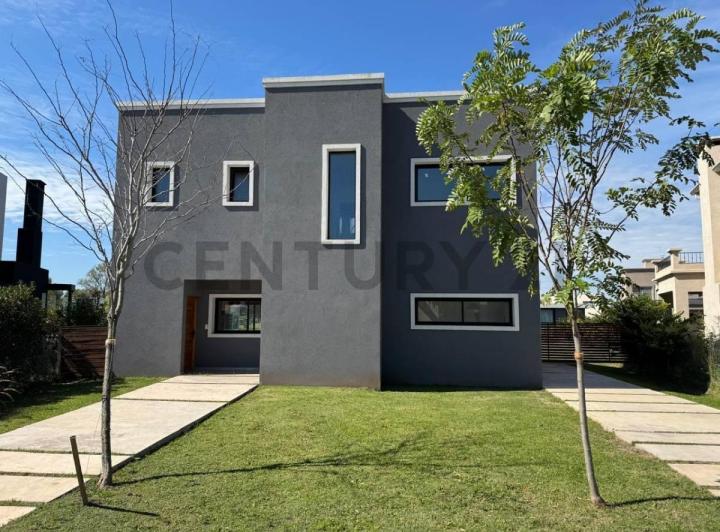 Casa · 224m² · 6 Ambientes · 1 Cochera