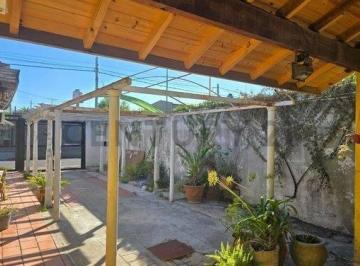 Casa · 253m² · 8 Ambientes · 2 Cocheras · Venta Multifamiliar 3 Unidades 318 m²