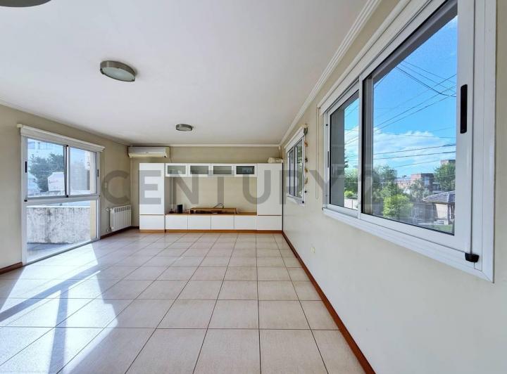 Casa · 100m² · 6 Ambientes · 1 Cochera