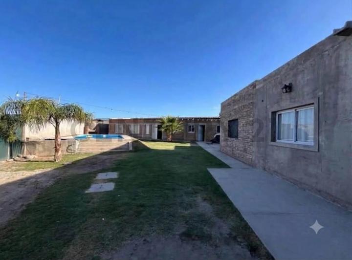 Casa · 180m² · 4 Ambientes · 2 Cocheras