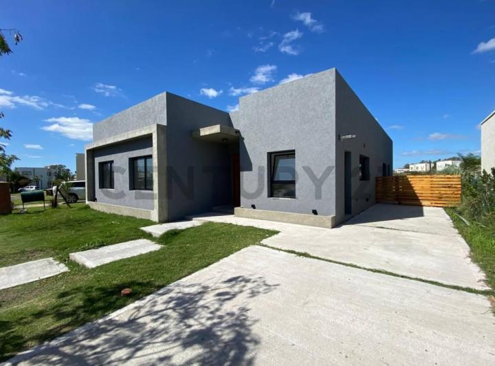 Casa · 170m² · 3 Dormitorios · 4 Cocheras