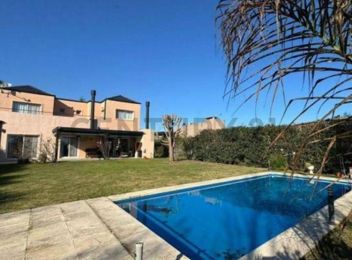 Casa · 180m² · 4 Ambientes · 4 Cocheras