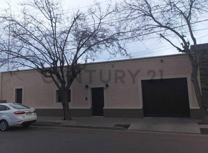 Casa · 276m² · 6 Ambientes · 1 Cochera