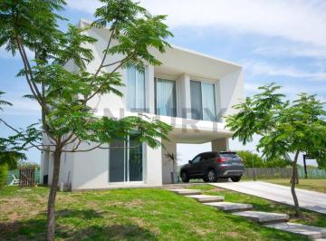 Casa · 180m² · 5 Ambientes · 2 Cocheras · En Venta Casa de 4 Dorm. Barrio Castaños Nordelta