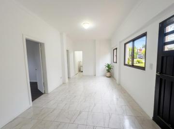 Casa · 76m² · 4 Ambientes · Casa 2 Dorm. con Parque en Venta Los Hornos