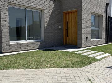 PH · 180m² · 4 Ambientes · 1 Cochera · PH en Prados de Manantiales