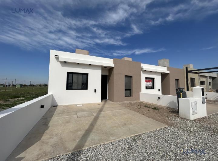 Casa · 85m² · 2 Ambientes · 2 Cocheras