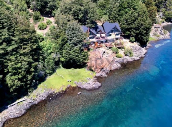 Hotel · 1865m²