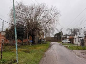 Terreno · 420m² · 1 Ambiente · 1 Cochera · Venta de Mono Ambiente con Amplio Lote de 427 m² – Gran Potencial