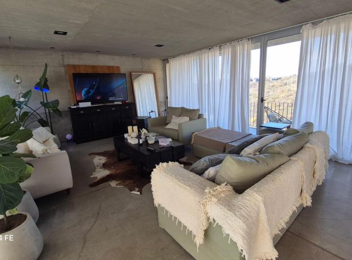 Casa · 250m² · 9 Ambientes · 2 Cocheras