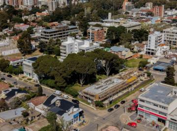 Local comercial , Pinamar · Paseo Comercial en El Centro de Pinamar 10 Locales Comerciales + Cocheras