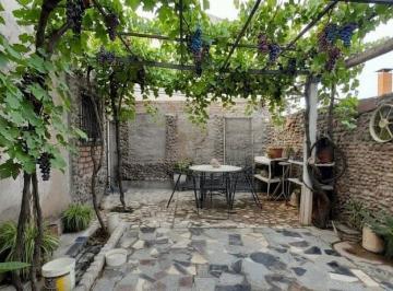Casa · 52m² · 3 Ambientes · 1 Cochera · Venta de Casa en Rodeo del Medio + Departamento Interno
