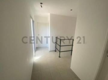 Casa · 102m² · 4 Ambientes · 3 Cocheras · Casa en Venta en Laguna Azul. Apto Credito