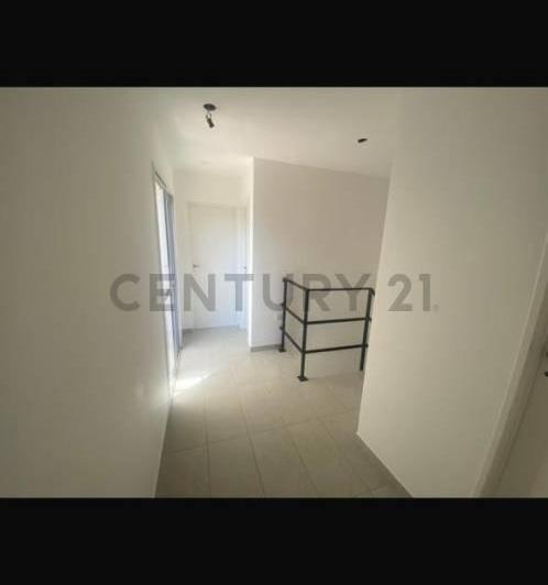 Casa · 102m² · 4 Ambientes · 3 Cocheras