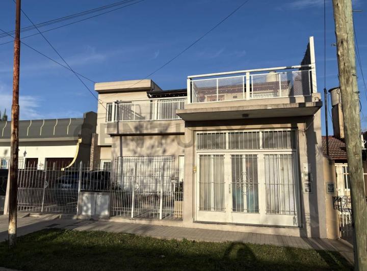 Casa en venta en Moron · 6 ambientes