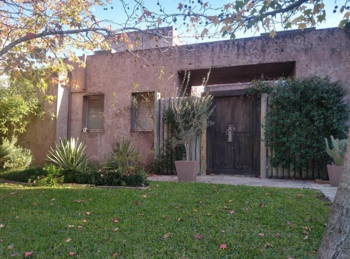 Casa · 272m² · 4 Ambientes · 6 Cocheras