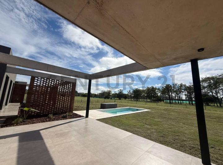 Casa · 283m² · 5 Ambientes · 2 Cocheras