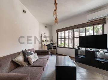Casa · 133m² · 4 Ambientes · 1 Cochera · Casa en Venta en Ramos Mejía | 4 Ambientes, Cochera Doble, Quincho y Terraza