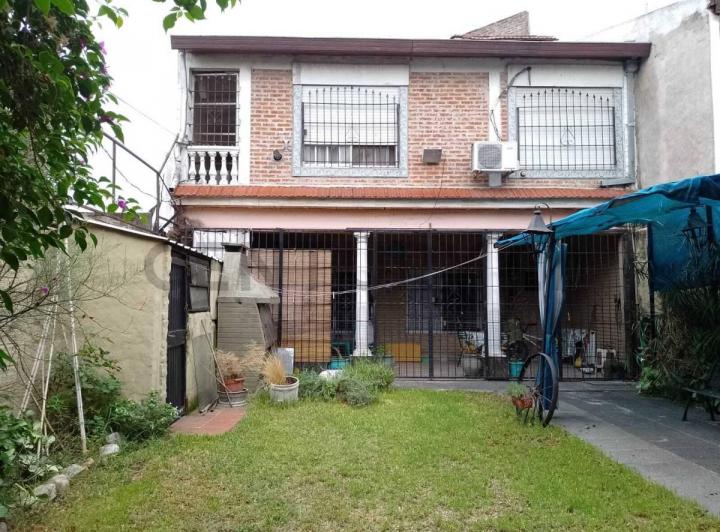 Casa · 254m² · 4 Ambientes · 2 Cocheras